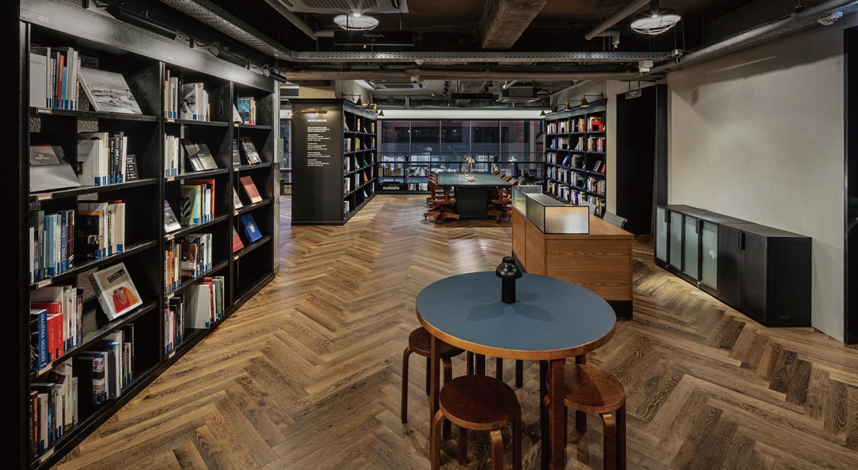 현대카드 아트라이브러리 내부 전경