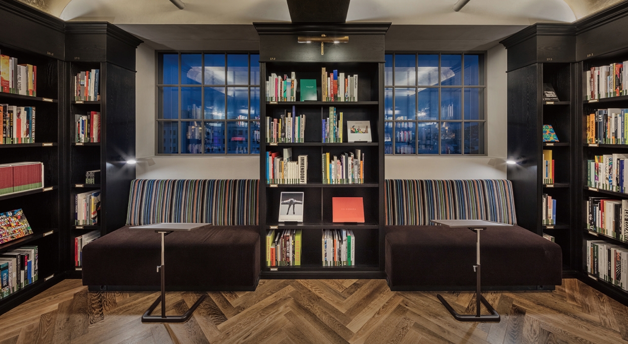 현대카드 아트라이브러리의 내부 전경