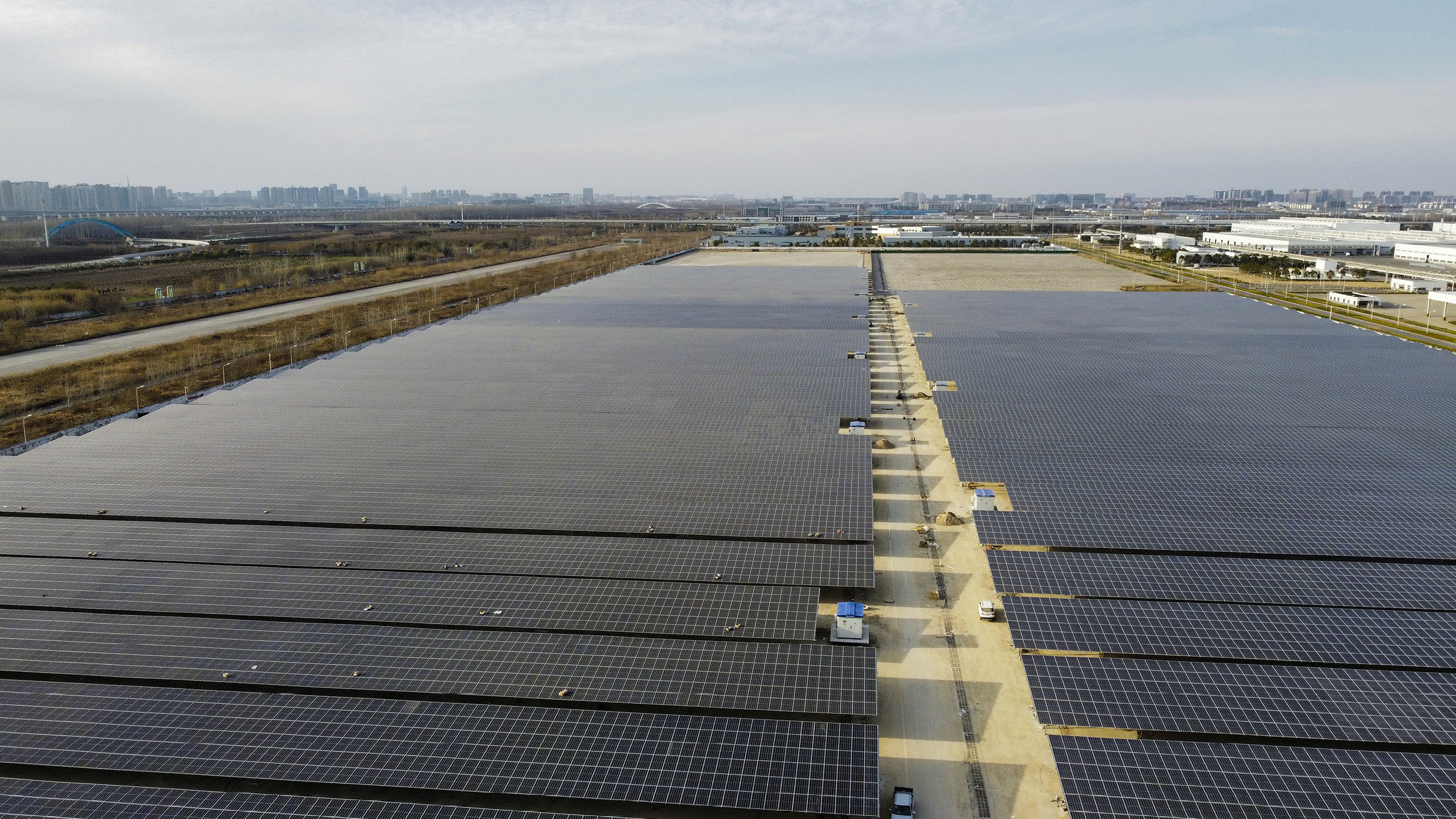 An image of a long line of solar power generators