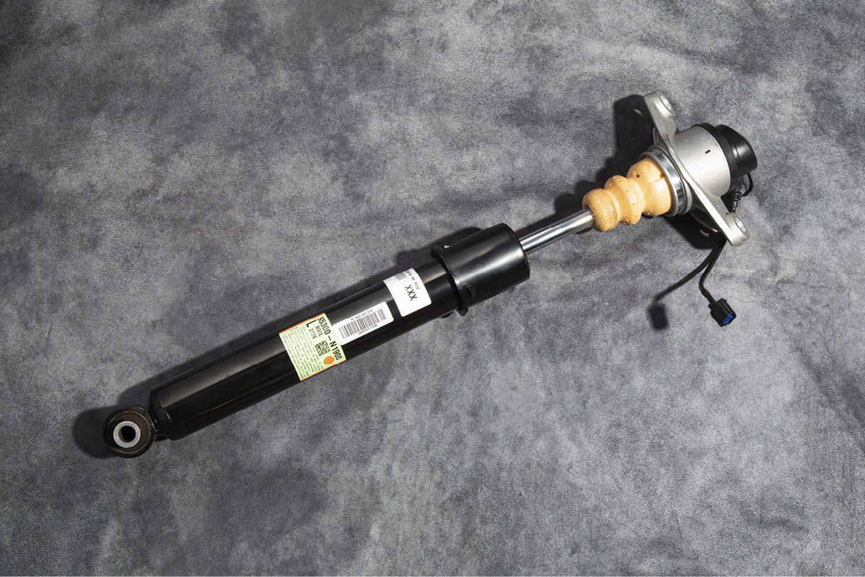 쇽업소버에 장착된 범프스토퍼의 모습