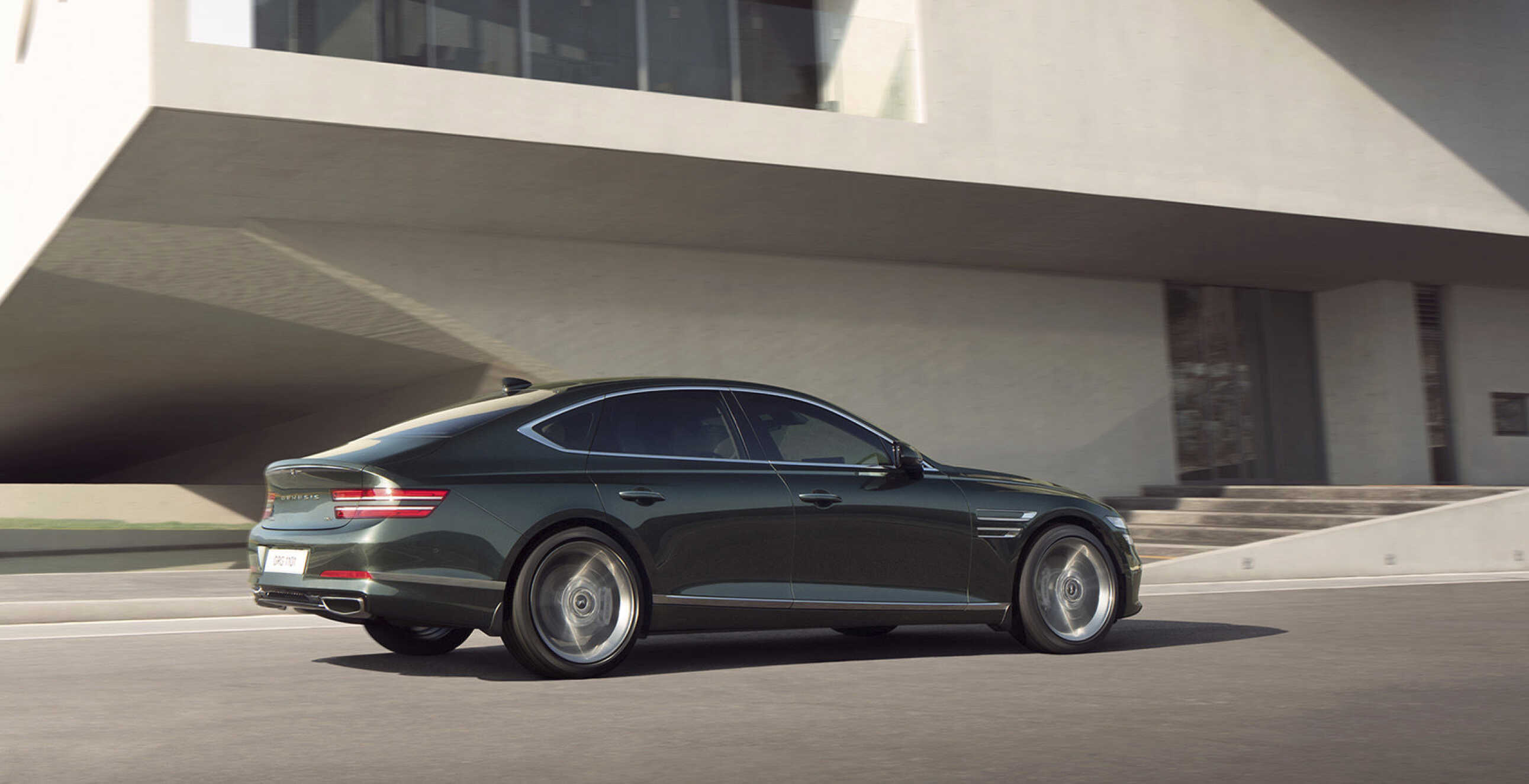 제네시스 G80이 주행하는 모습