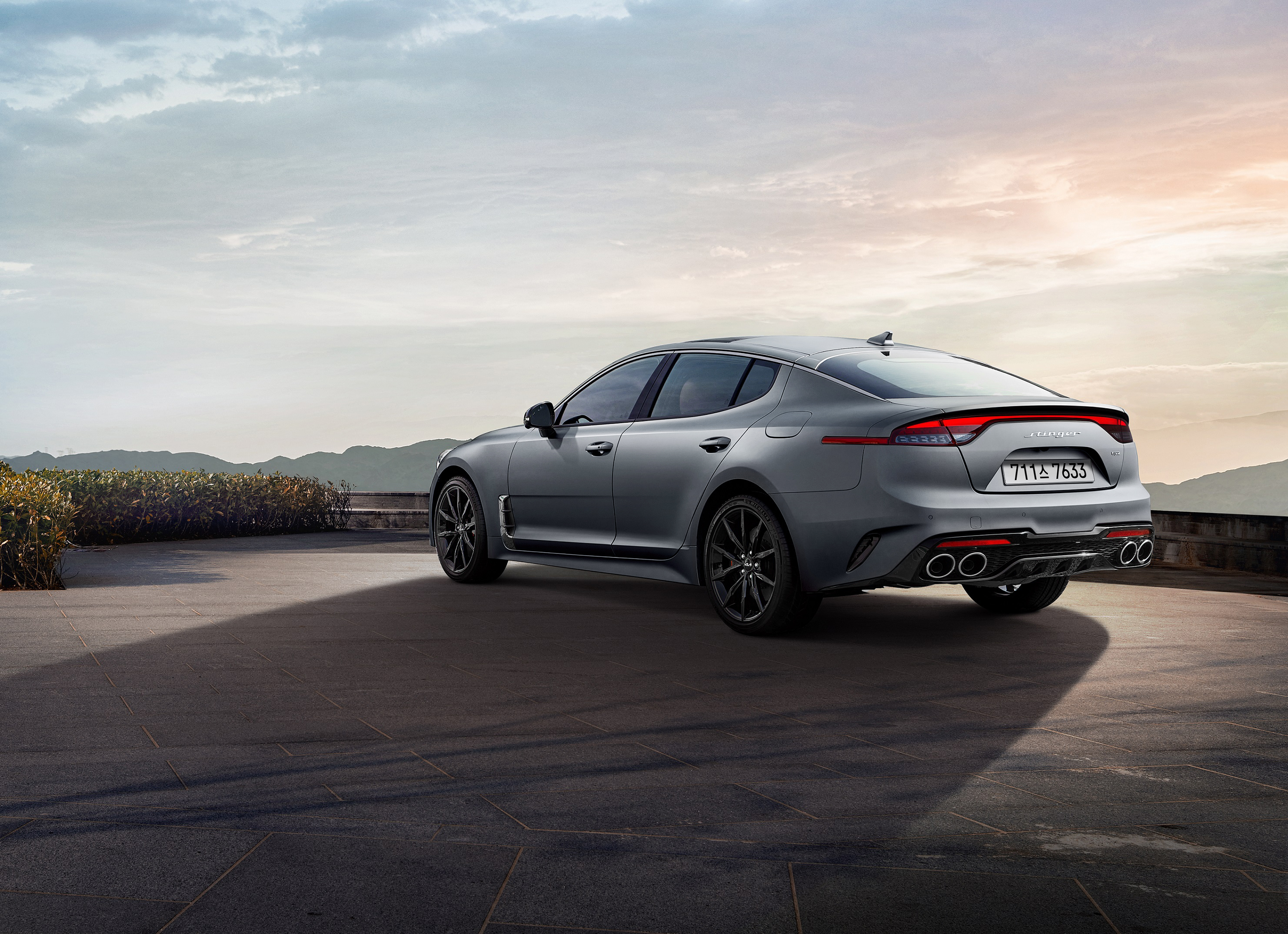 스팅어 트리뷰트 에디션의 후측면