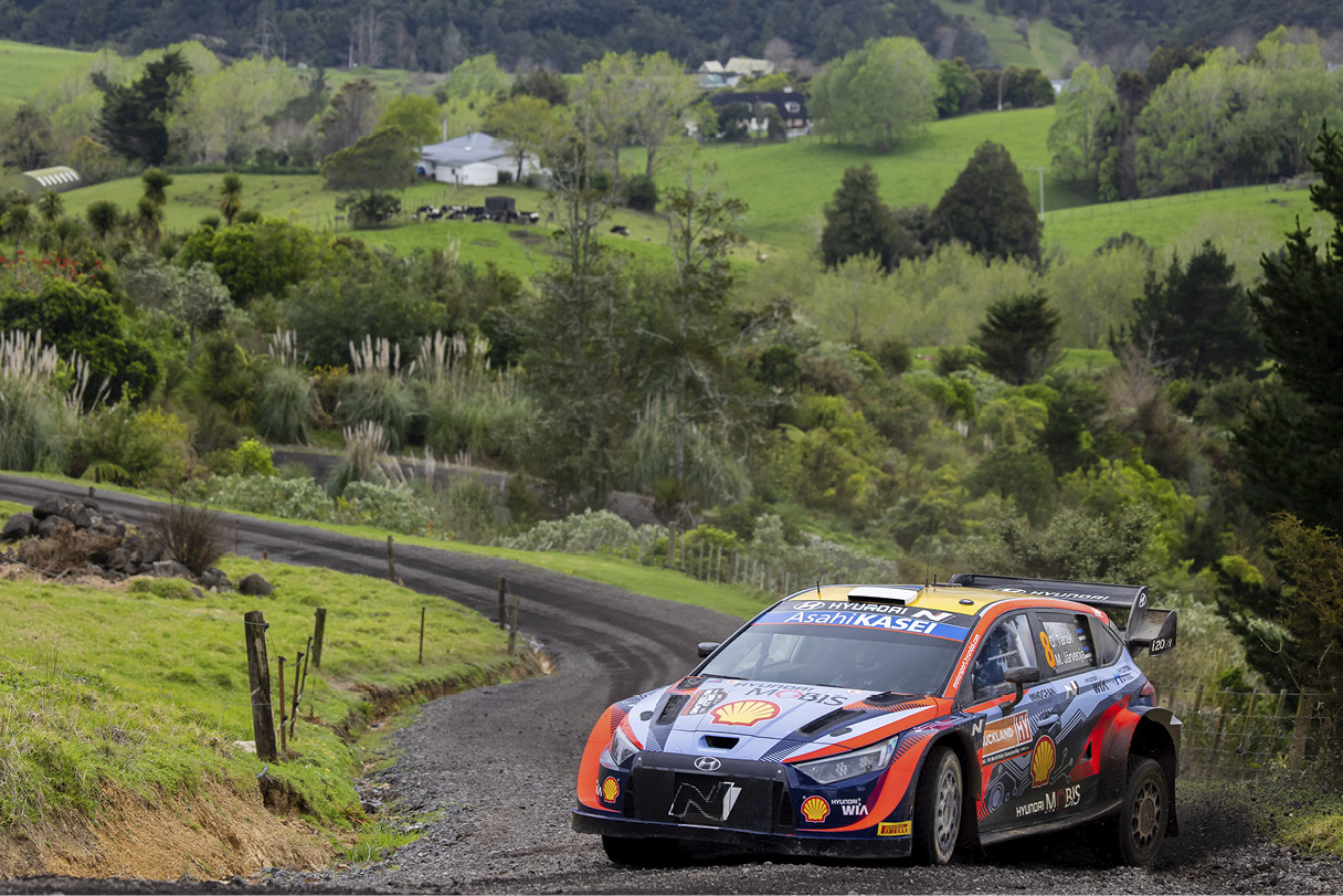 드리프트를 하며 달리는 i 20 N 랠리카