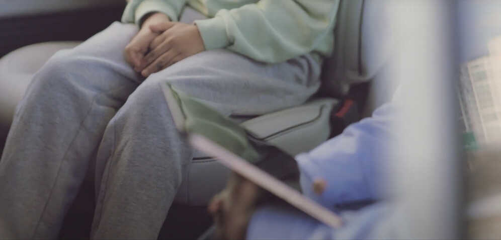 아이케어카에서 심리 상담을 받는 모습