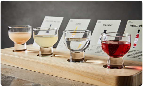 쿠킹 라이브러리 푸드테마 열여덟번째 전통주 전시 모습