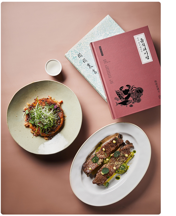 전통주와 페어링한 녹두전과 설하멱의 모습