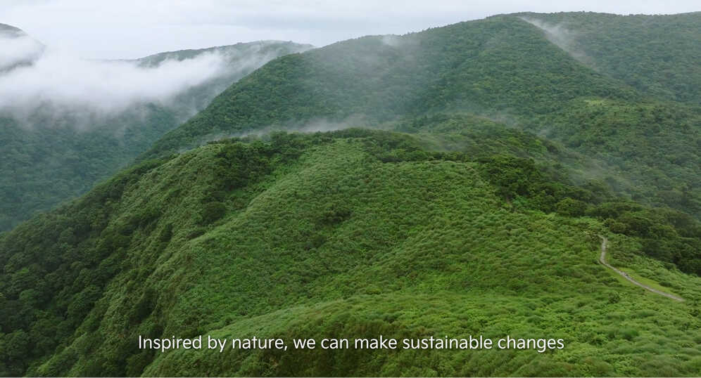 구름이 살짝 낀 산맥의 모습