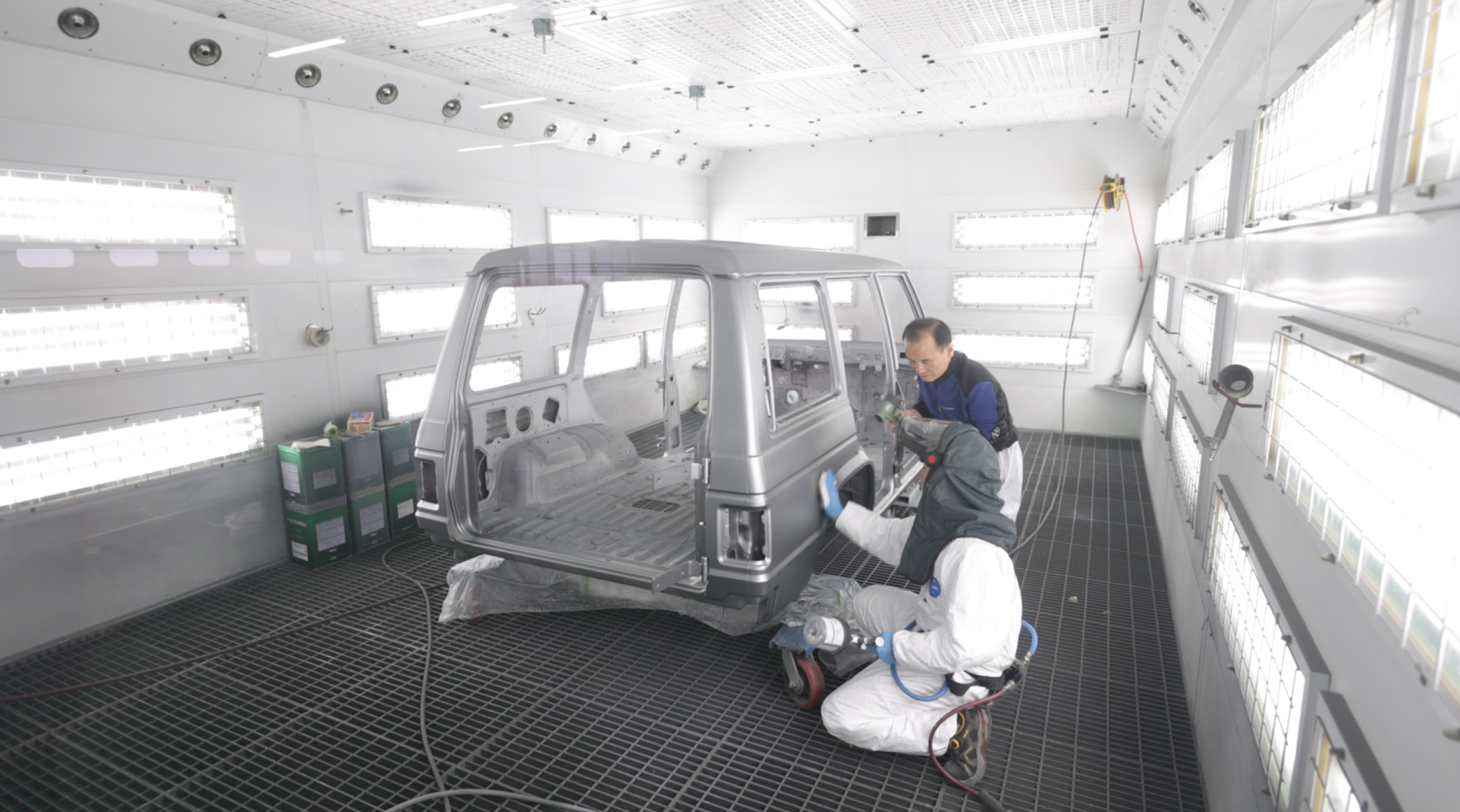 Galloper in a paint booth