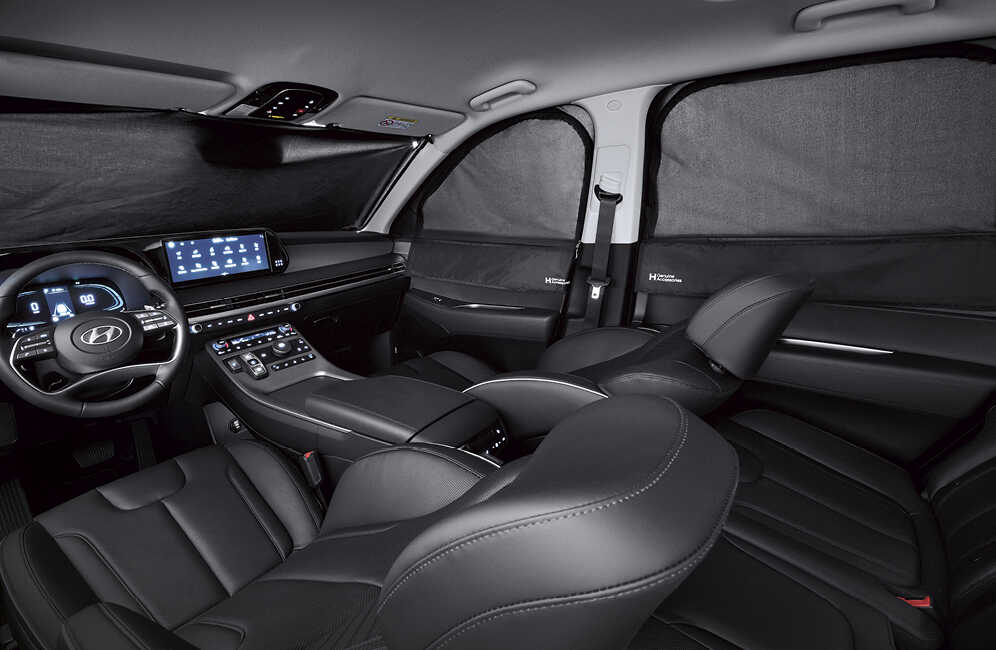 Multi curtain useful for car camping