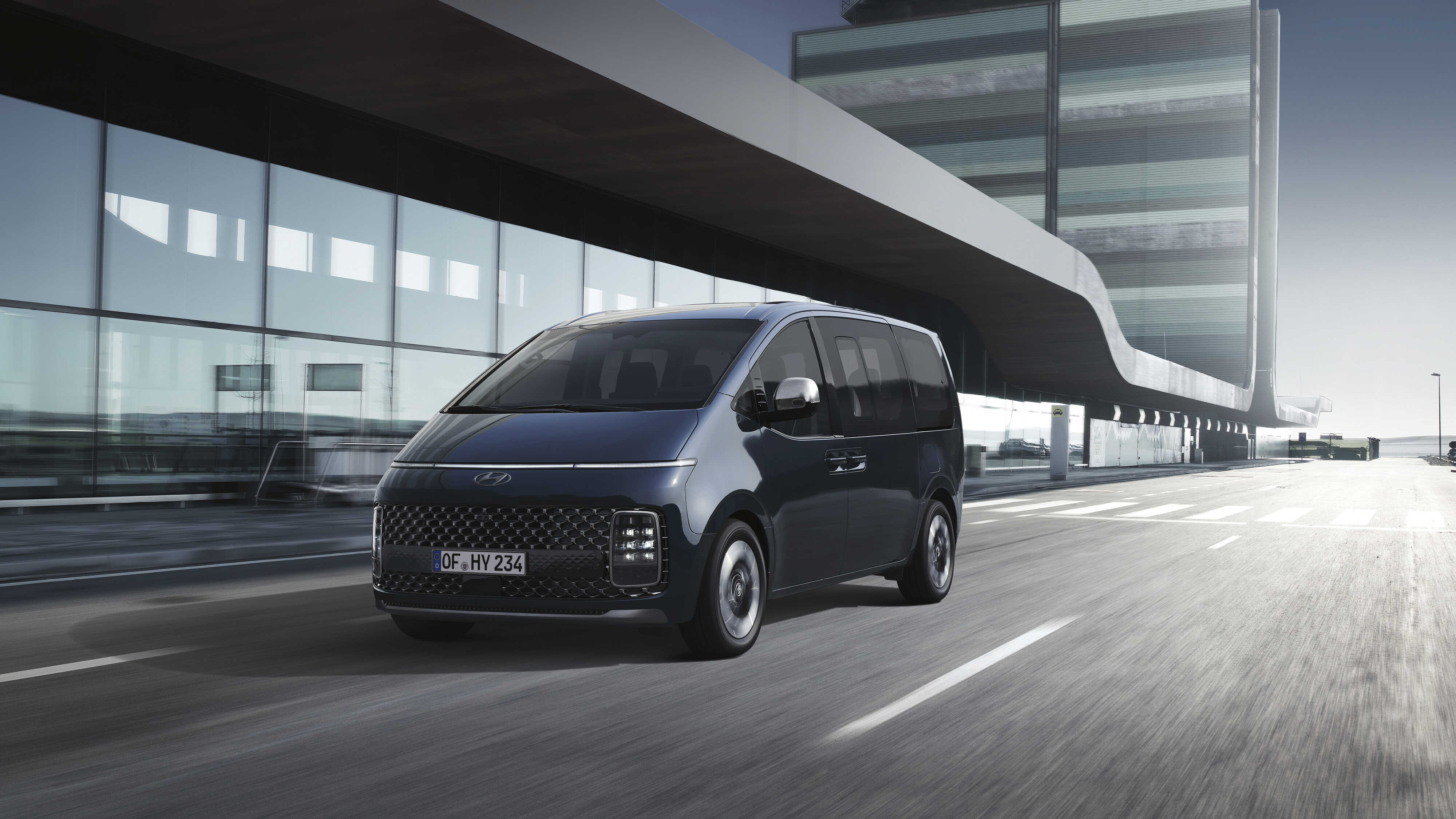 현대자동차 스타리아의 주행 모습