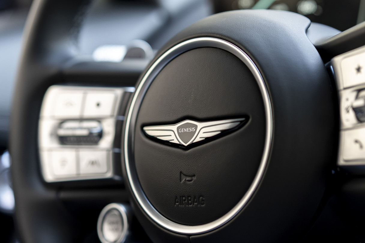 GV60 스티어링 휠을 가깝게 비춘 모습