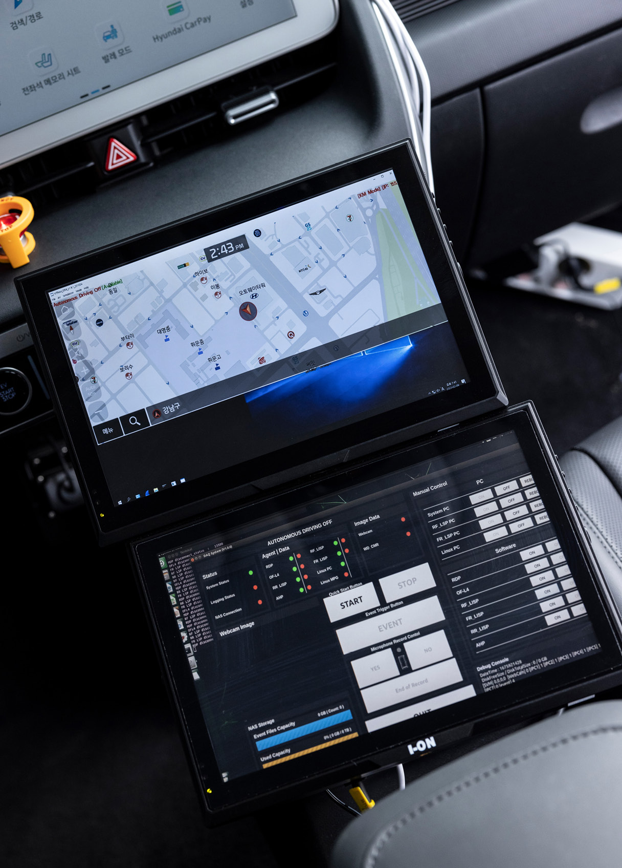 로보라이드에 장착한 여러 제어기 중 일부의 모습