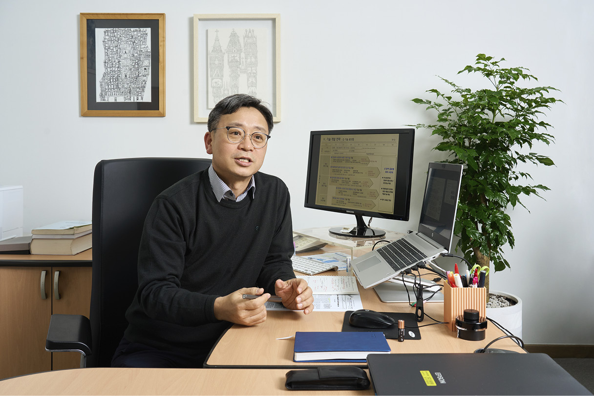 안승호 연구위원이 연구 과정에 대해 설명하고 있다