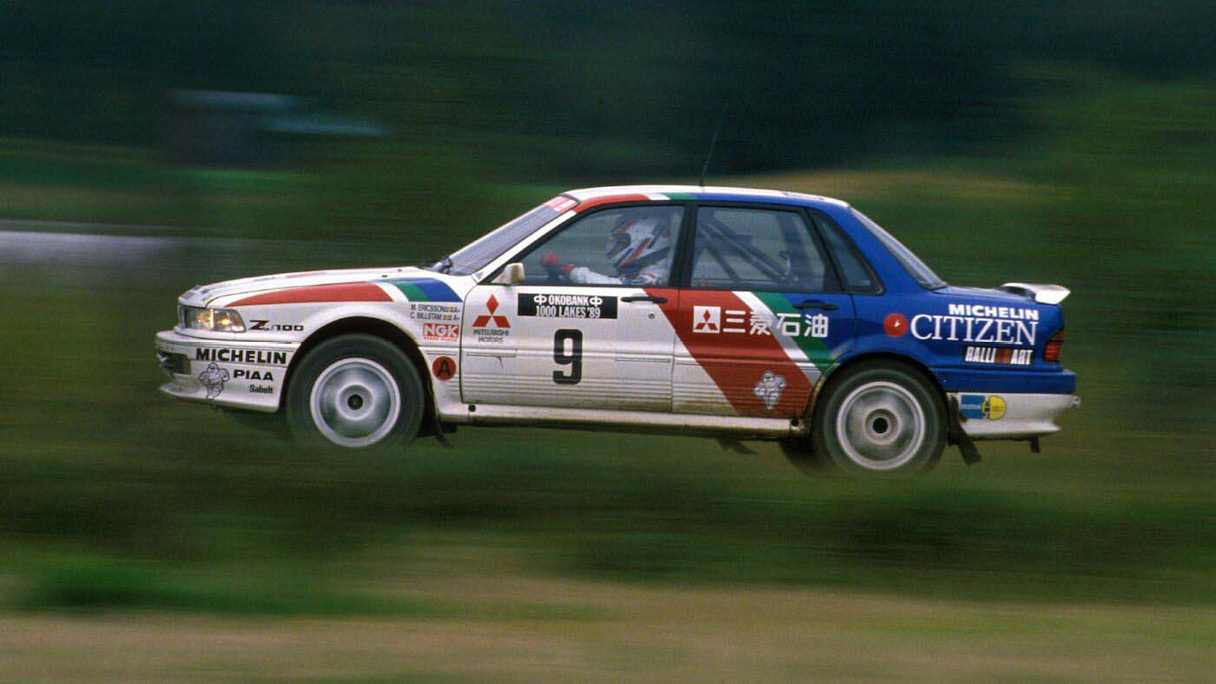 1990년대 활약한 미쓰비시 경주차의 측면 모습