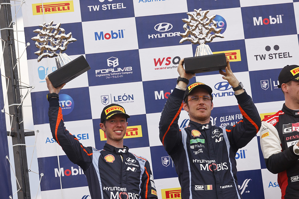 멕시코 랠리에서 2위를 거머쥔 현대 월드랠리팀 티에리 누빌의 모습