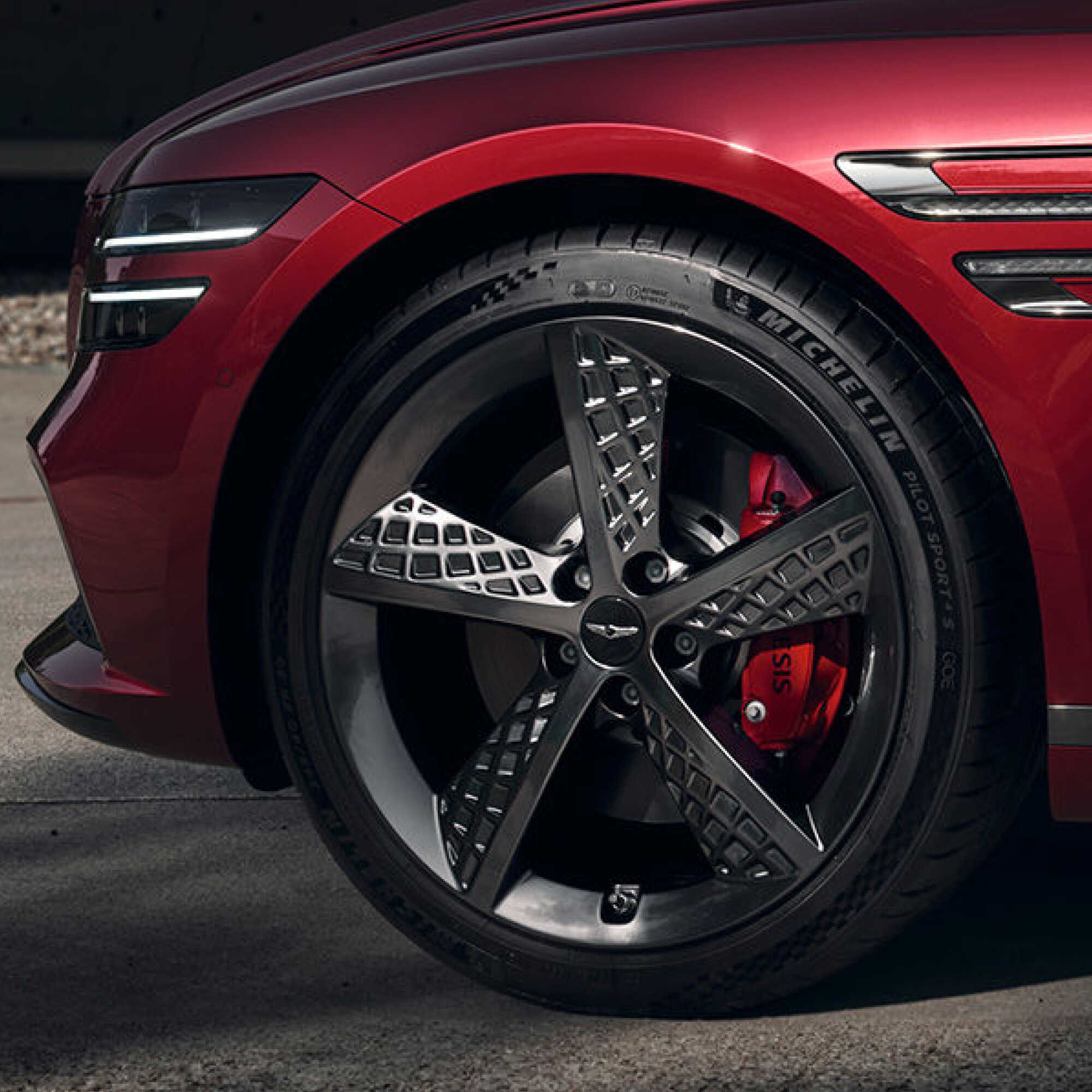 Front wheel and brake caliper of the Genesis G80 Sport