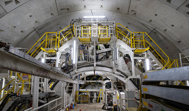 한강터널의 굴진을 시작한 TBM 내부 사진이다.