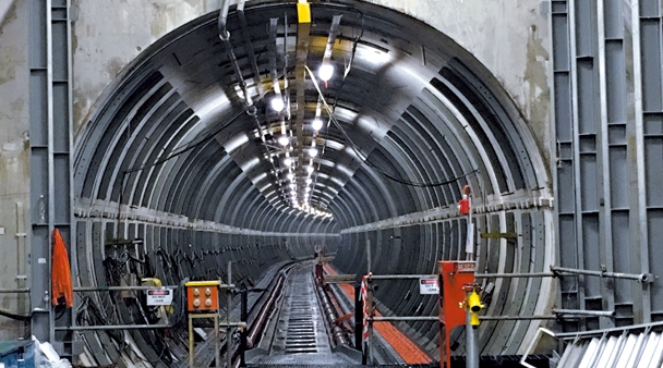 현대건설이 시공한 싱가포르 남북 전력구 터널의 내부 모습 사진