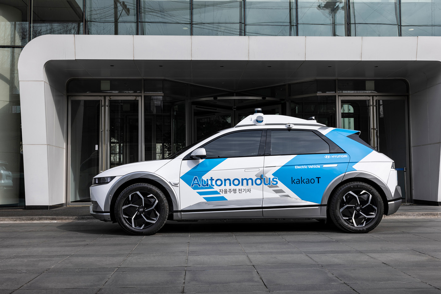 Side view of RoboRide standing in front of a building