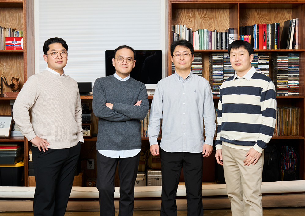 The four researchers who developed the built-in cam 2