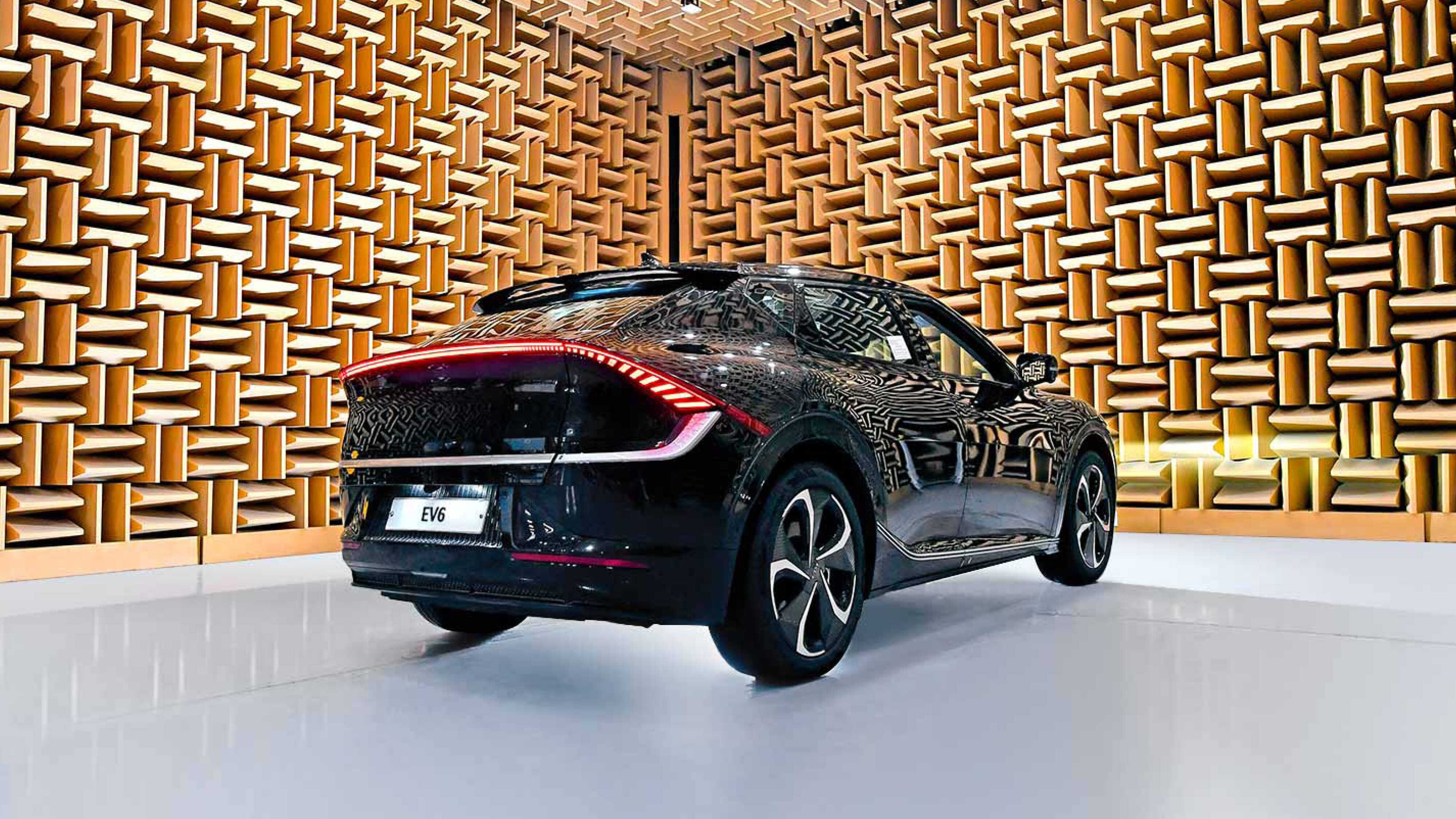 소음 연구실에 입고된 기아 EV6