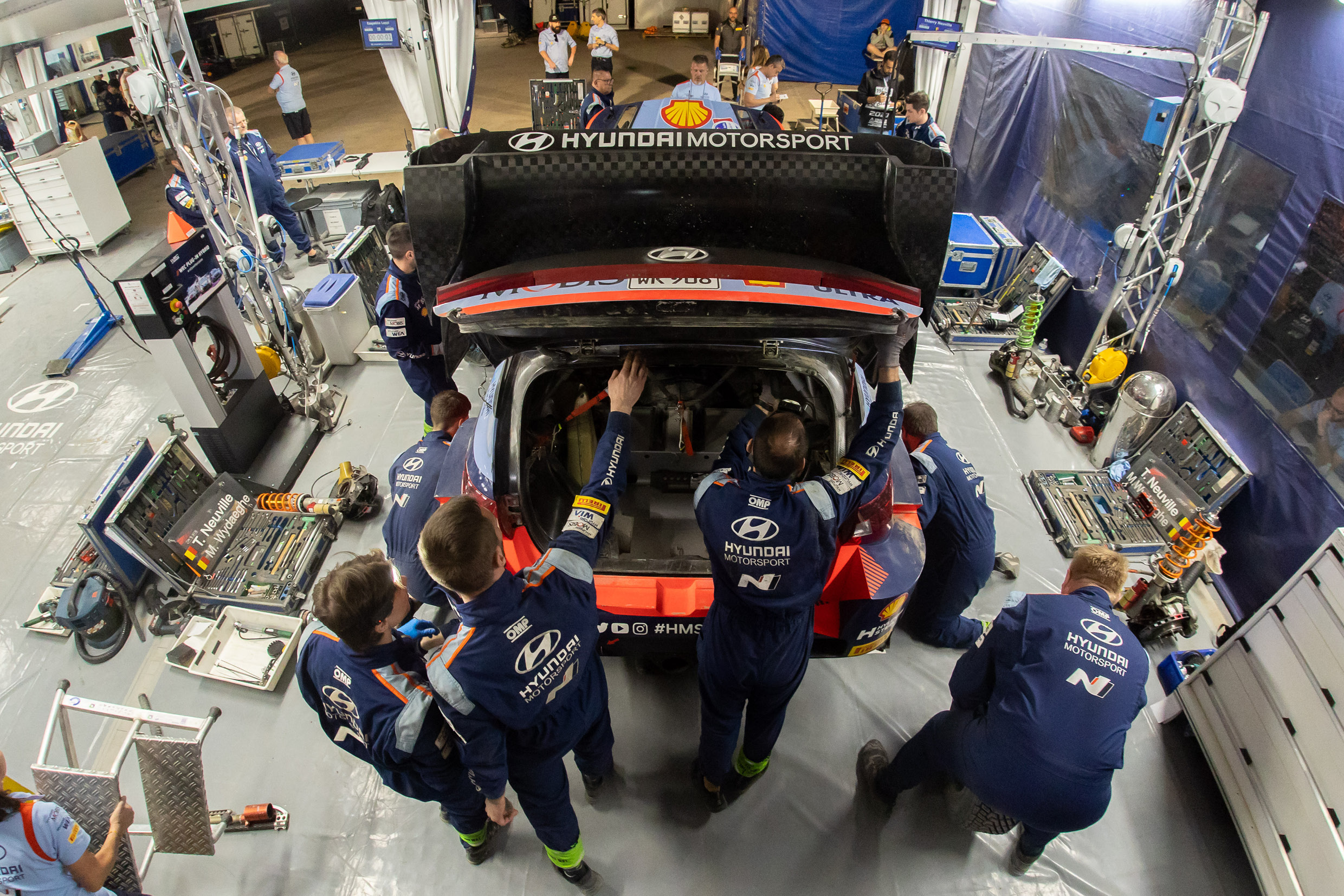 Hyundai Motorsport's faculties servicing race cars at Rally Mexico