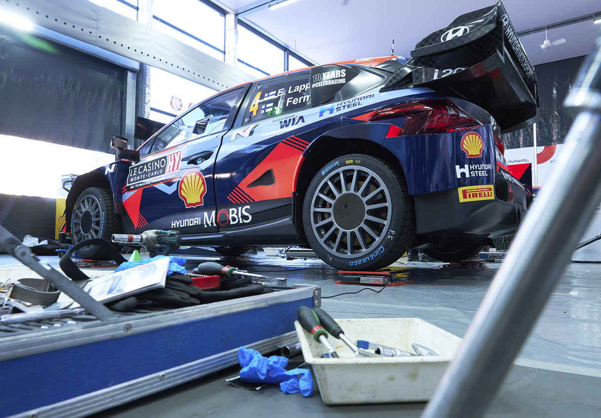 Alt text: Hyundai rally car entering the feed for repair