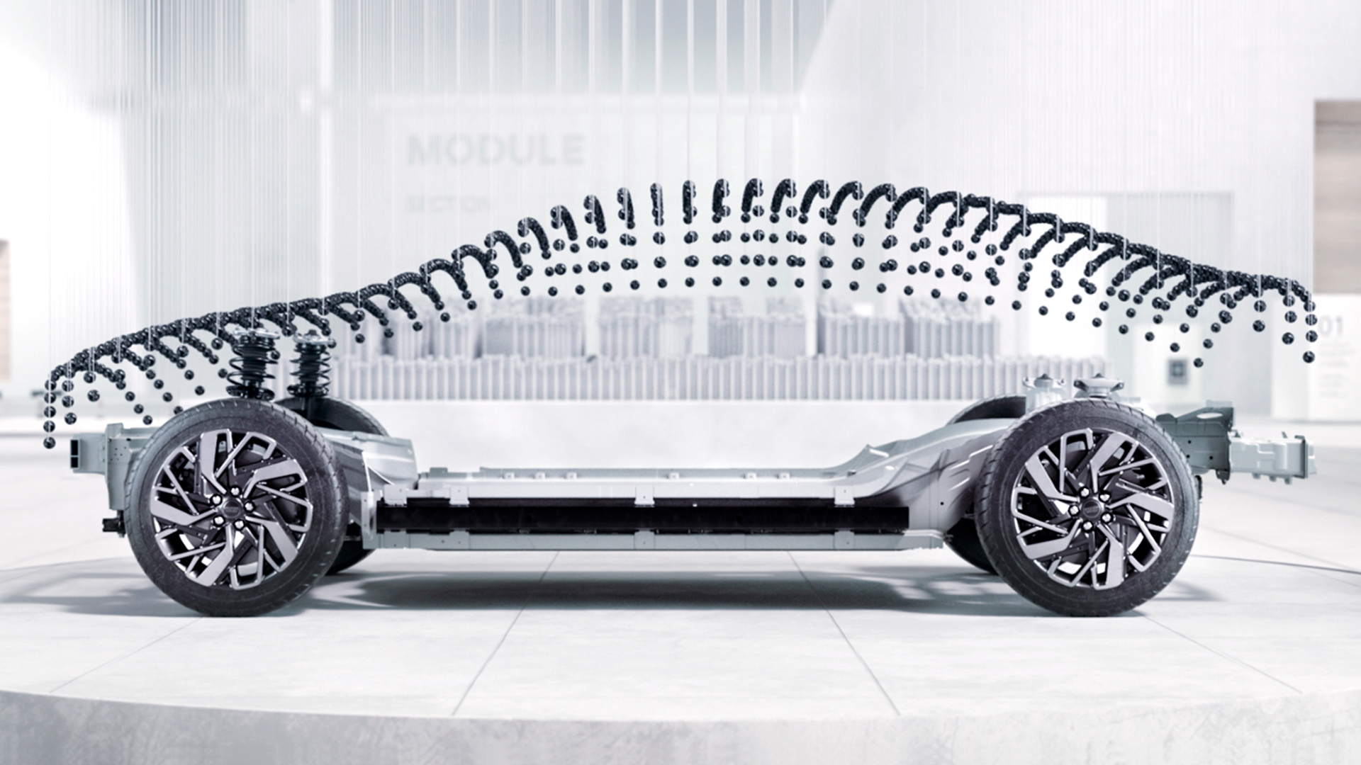 E-GMP 플랫폼 위로 자동차의 모습을 형상화한 모습