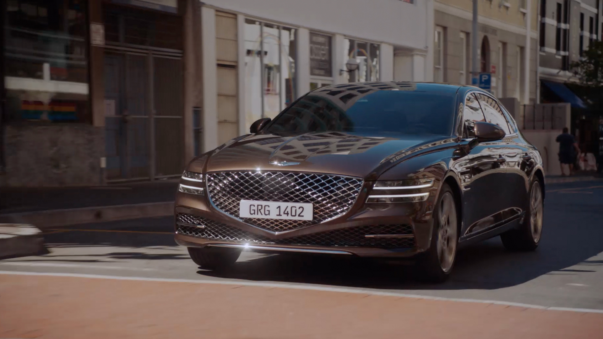 제네시스 G90의 전측면 주행에서 본 모습