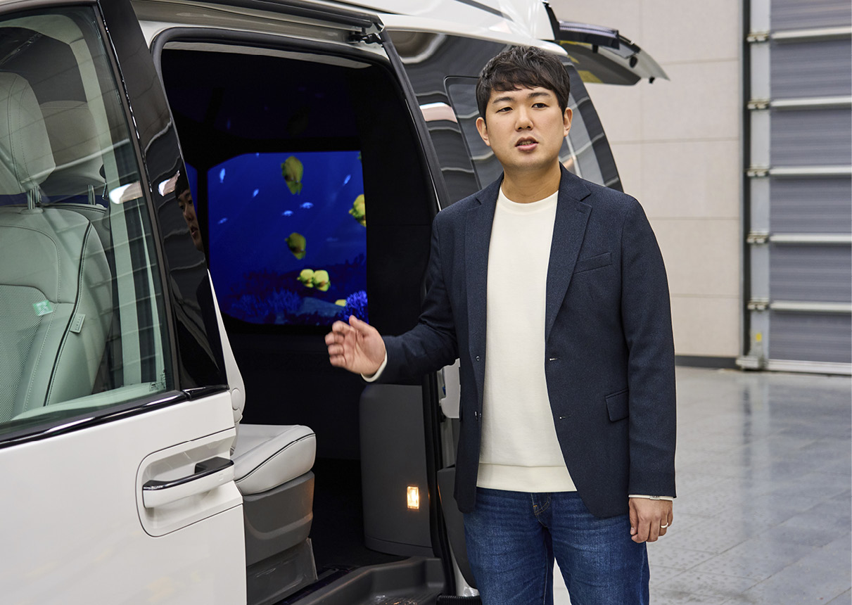 Senior manager Seok-san Yoon explaining the new iCareCar