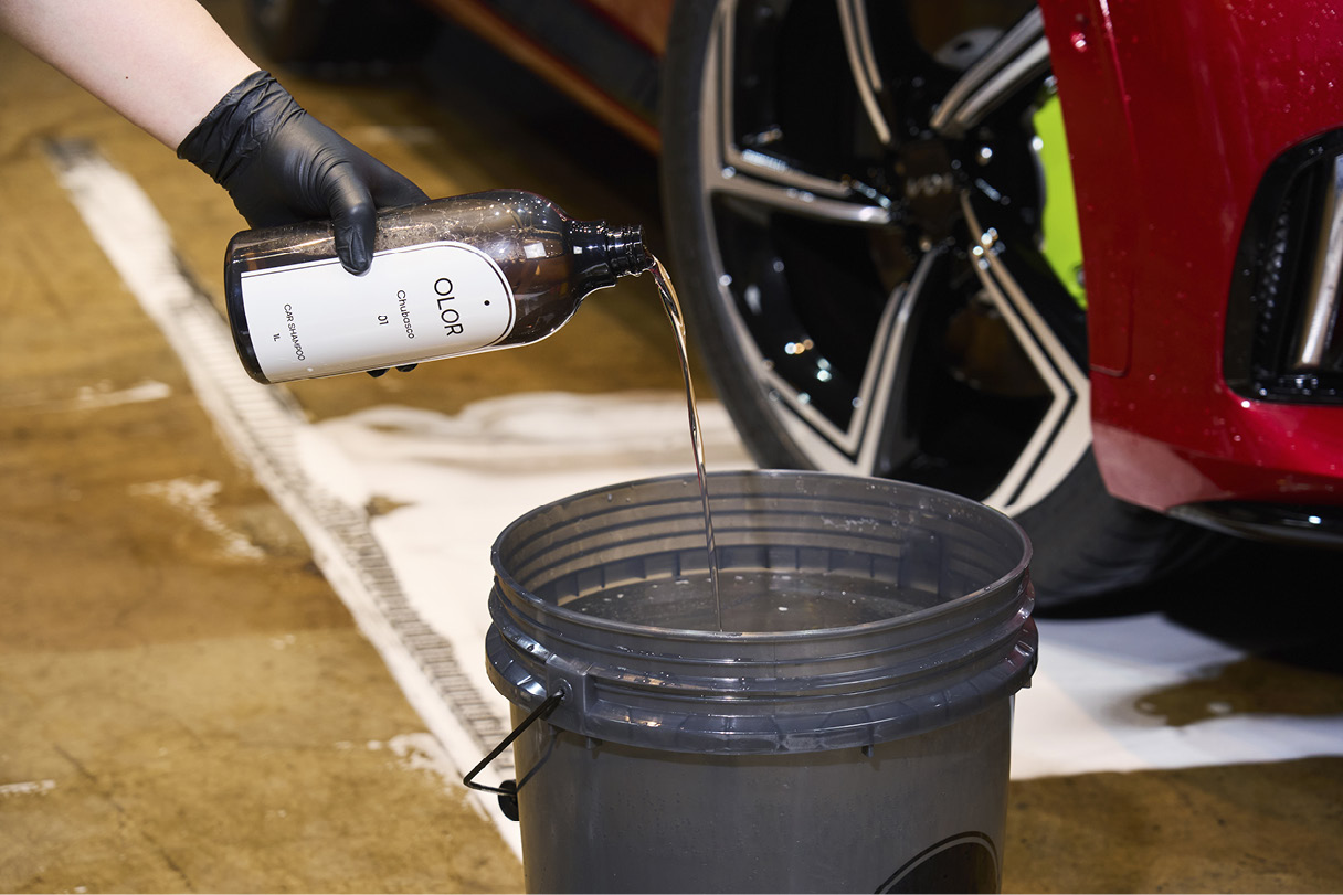 Diluting car shampoo in a bucket