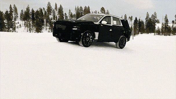 GV80 on snowy roads with E-LSD capability