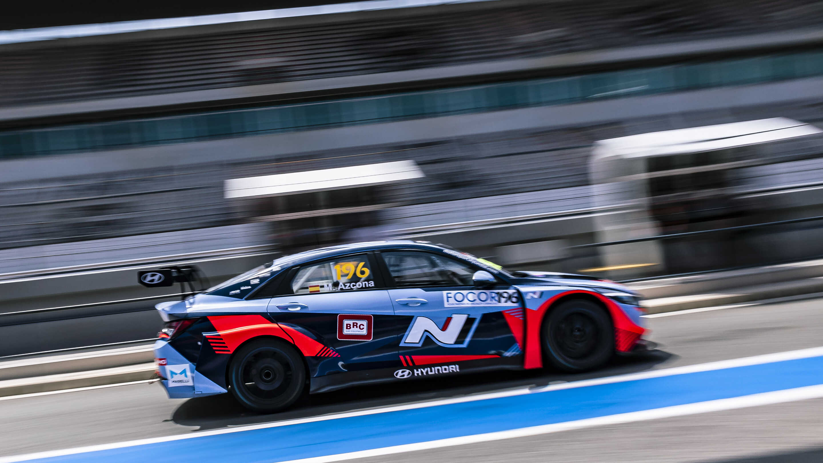 현대자동차 아반떼 N TCR의 주행 모습