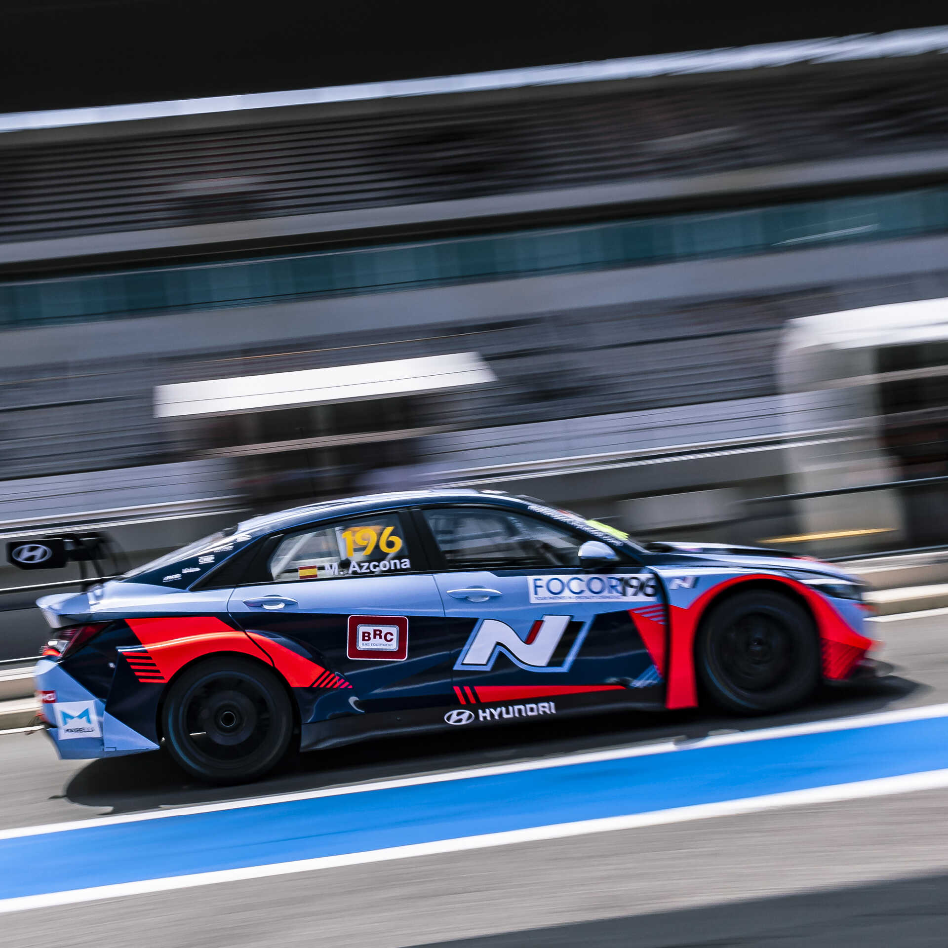 현대자동차 아반떼 N TCR의 주행 모습