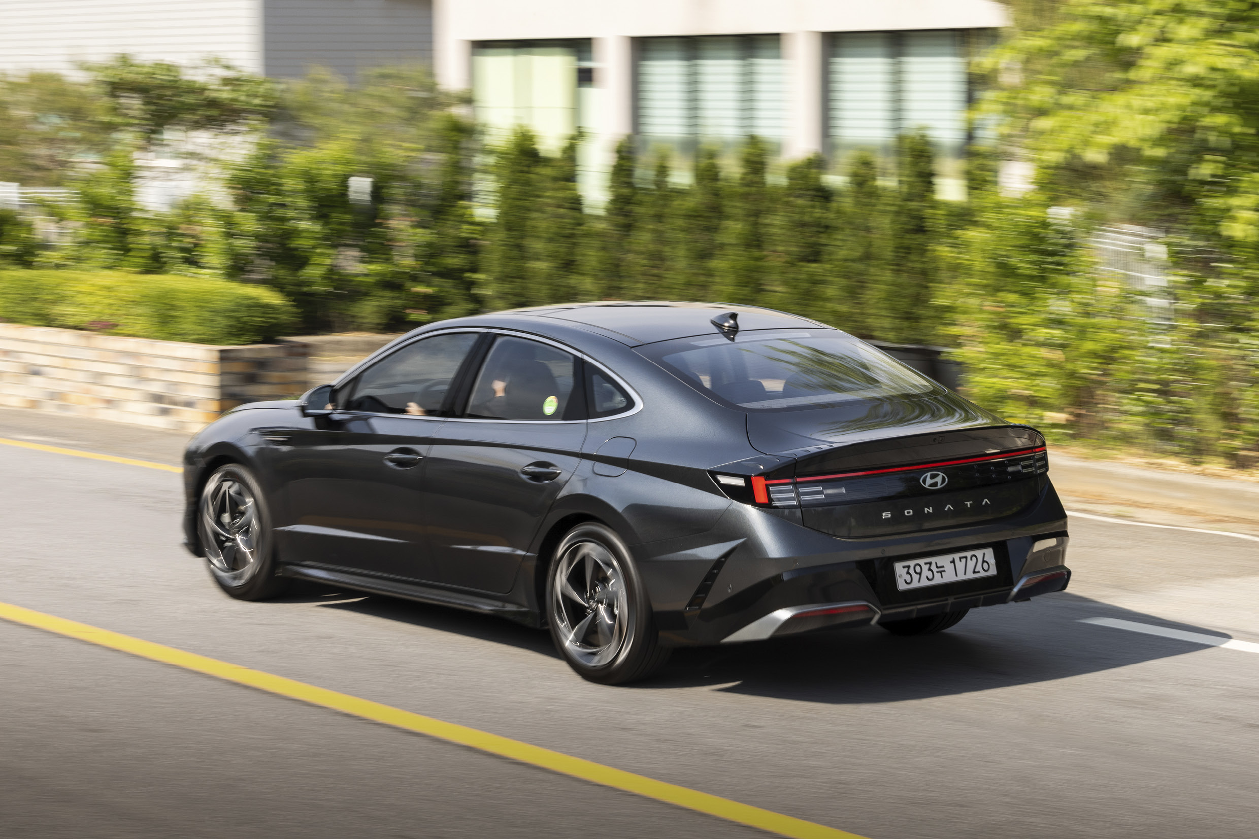 현대자동차 쏘나타 디 엣지의 주행 모습