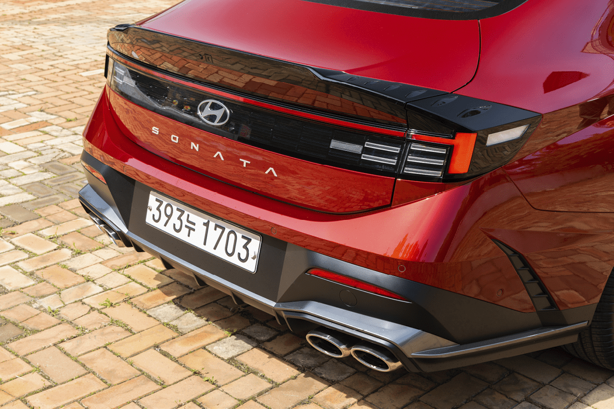 쏘나타 디 엣지 N 라인 2.5 터보의 후면부 모습