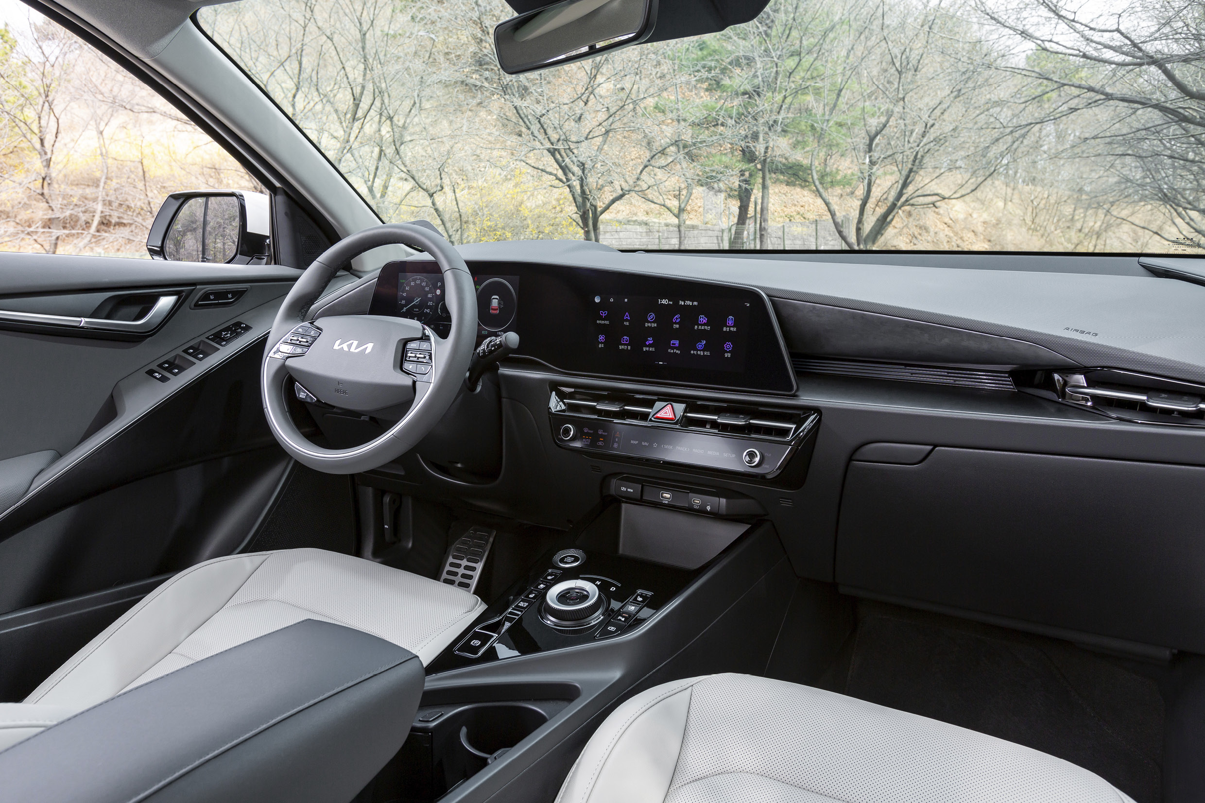 Front view of the Niro dashboard