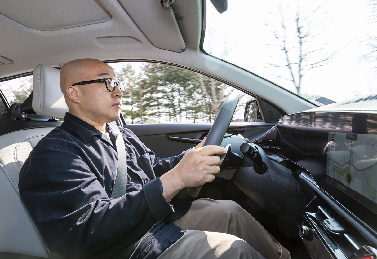 man driving a niro