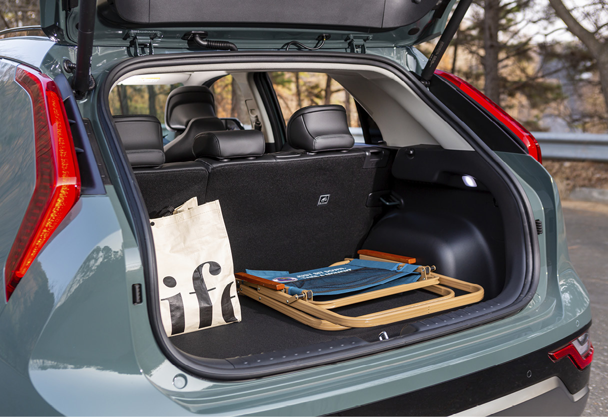 Storage of small items in the tailgate
