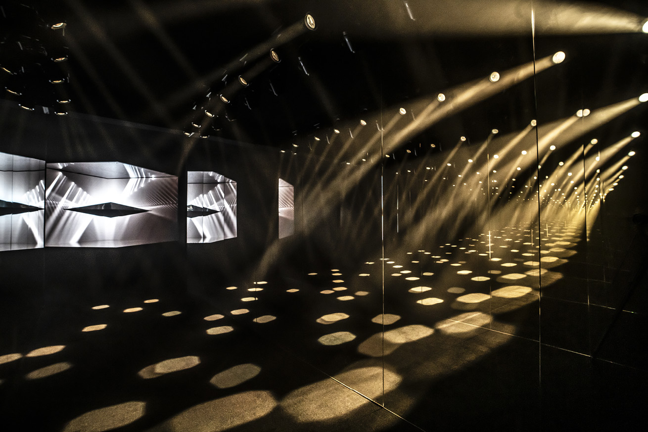 오퍼짓 유나이티드 전시 모습