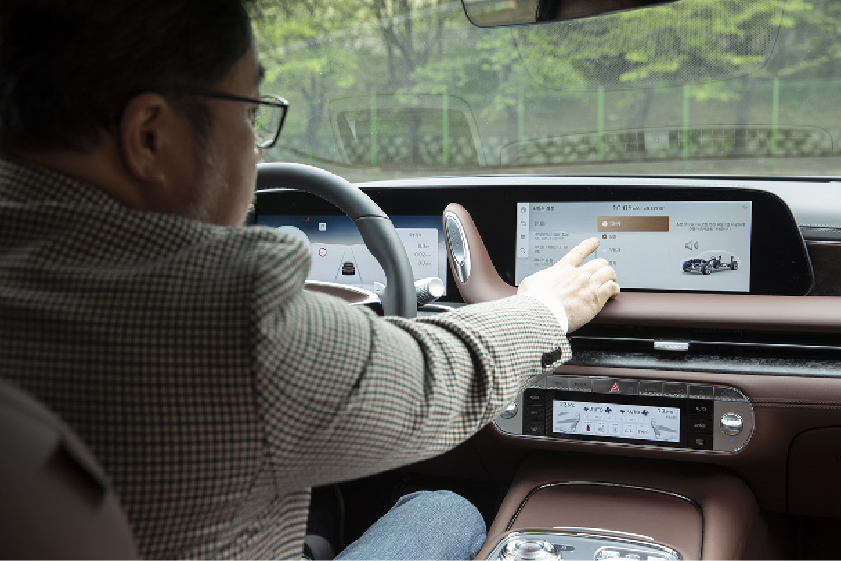 G90의 ESEV 기능을 활성화시키는 이동희 칼럼니스트