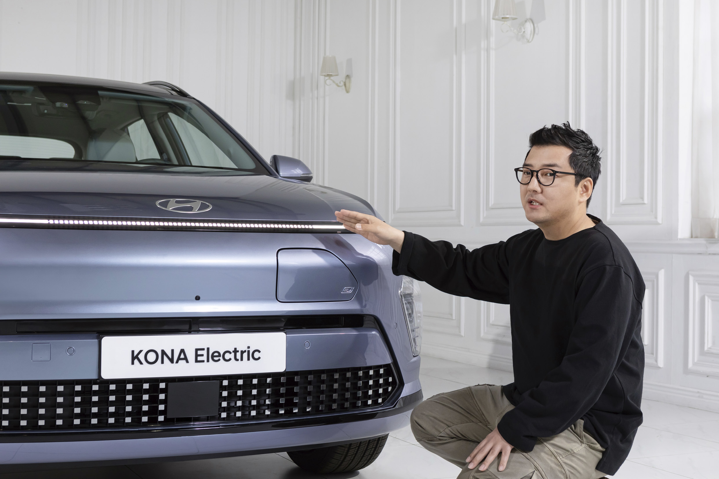 Senior researcher Choi Hong-suk, who was responsible for the exterior design of the All-New Kona at Hyundai Motor Company, explains