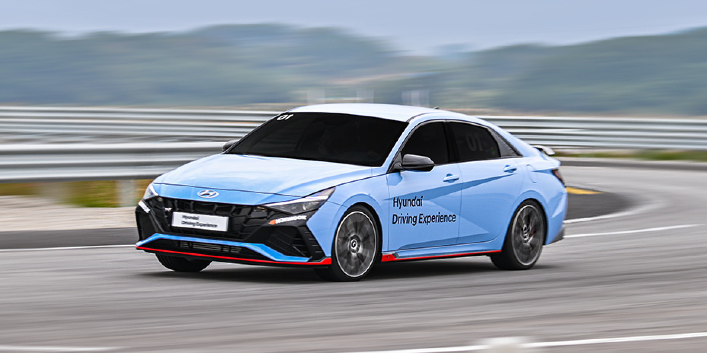 현대자동차 아반떼 N의 주행 모습