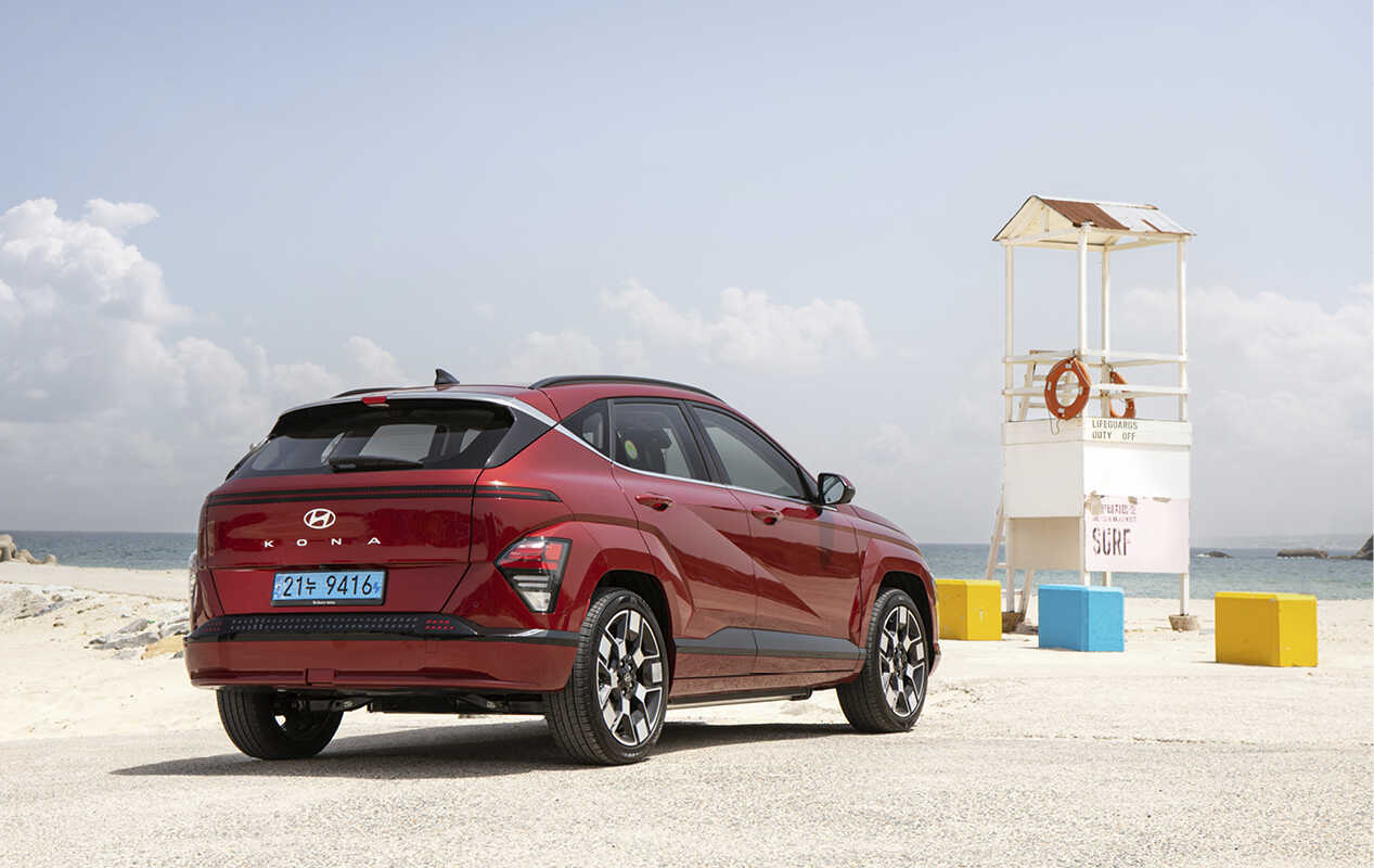 코나 일렉트릭 후측면