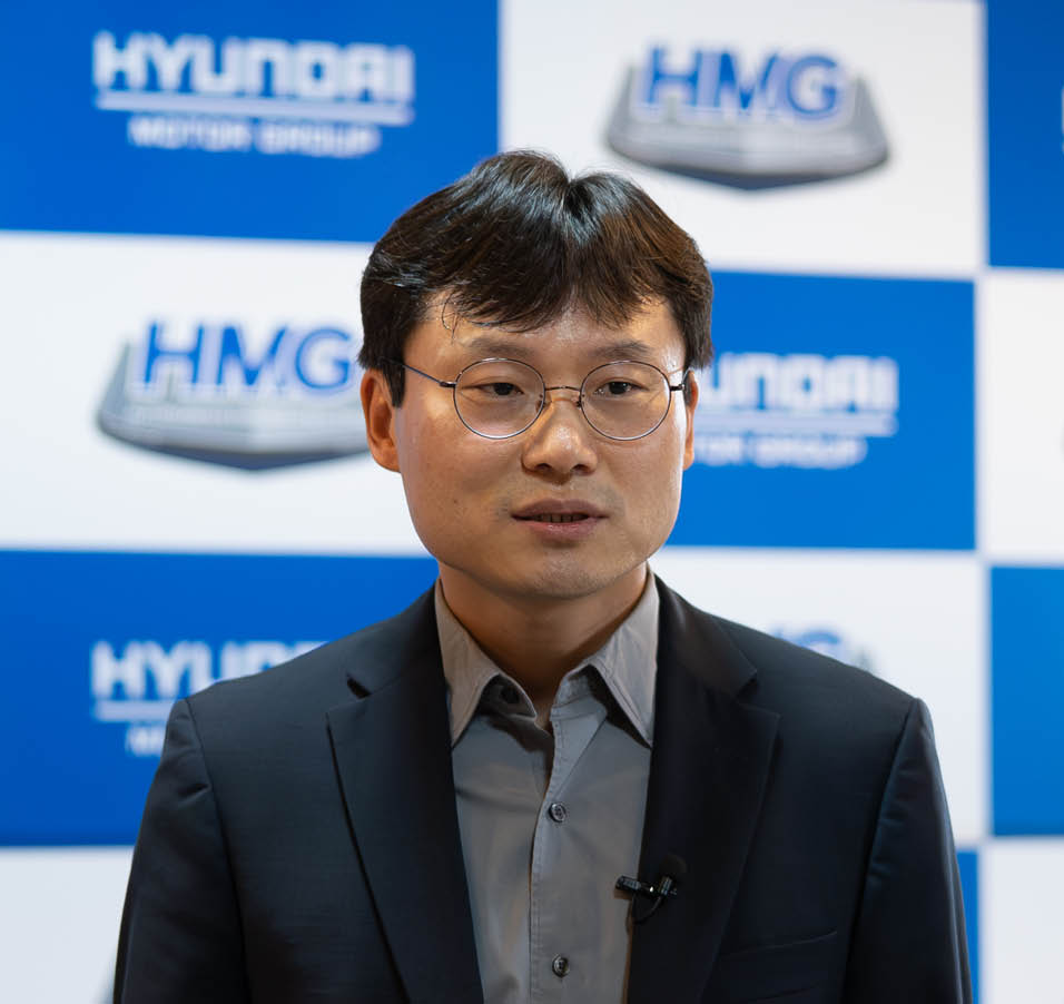 인사를 전하는 현대차 자율주행사업부 유지한 전무