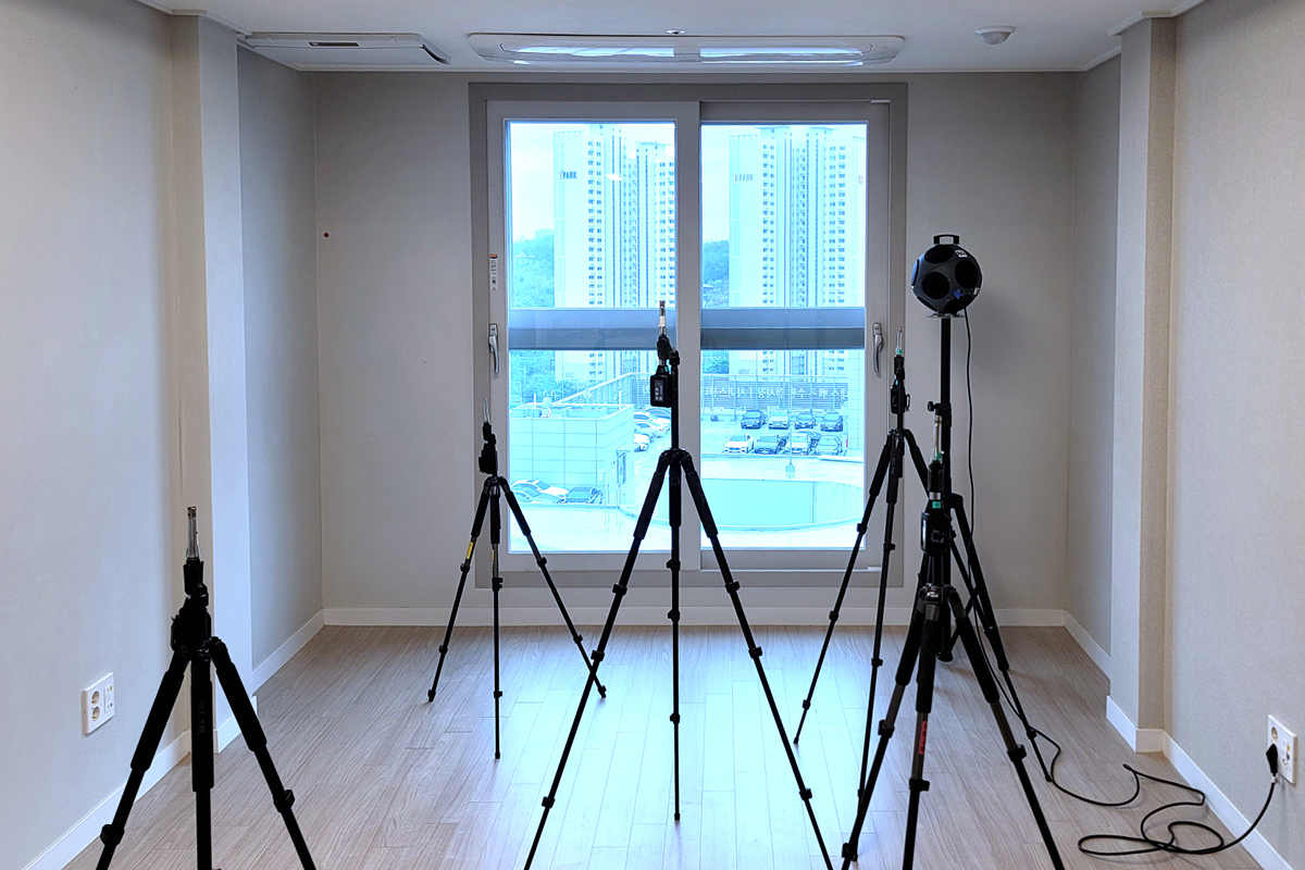 모듈러 유닛 주거성능 확보를 위한 층간소음 테스트를 하고 있다.