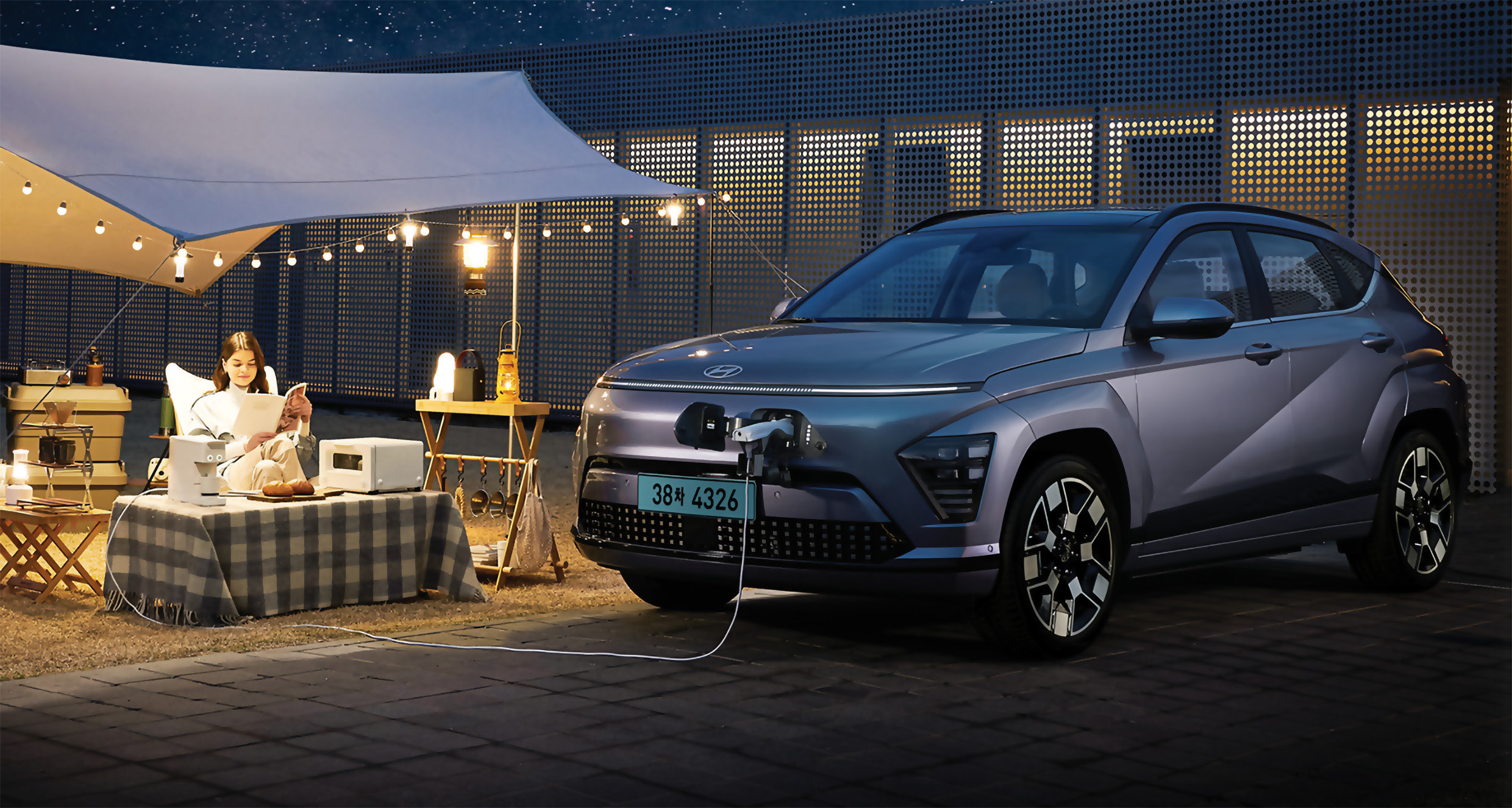 V2L 기능을 사용하고 있는 디 올 뉴 코나 일렉트릭