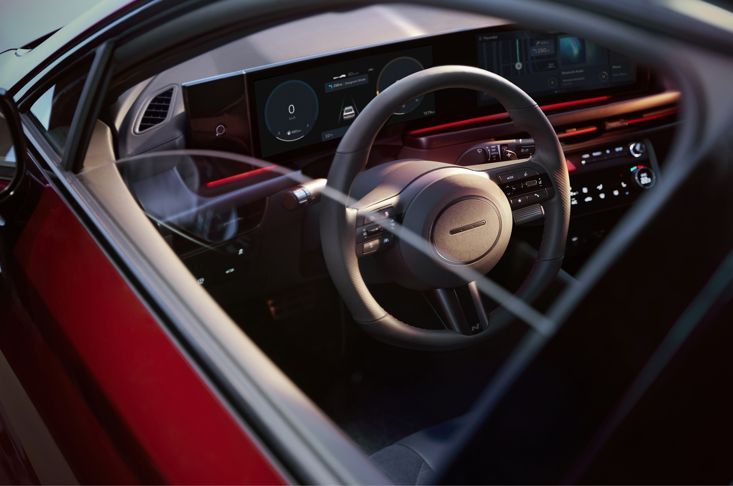 외부에서 바라 본 쏘나타 디 엣지의 인테리어