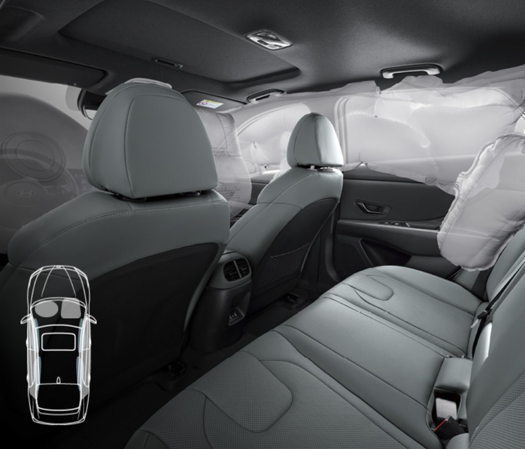 아반떼 에어백이 모두 전개된 실내 모습