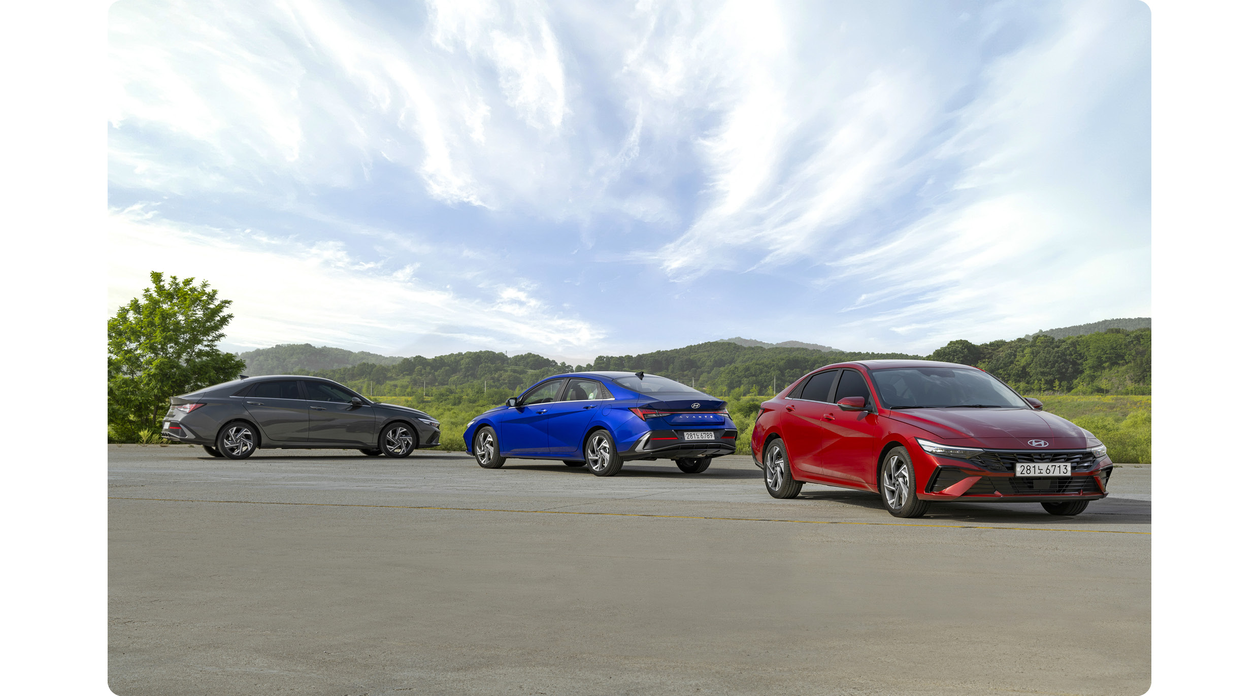 아반떼 3대가 서있는 모습